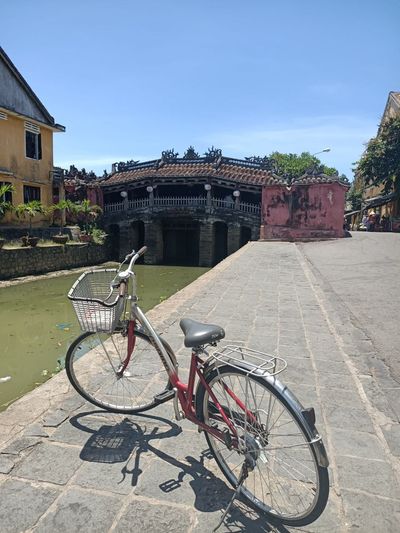 A bicycle in Hoi An ancient town in the day